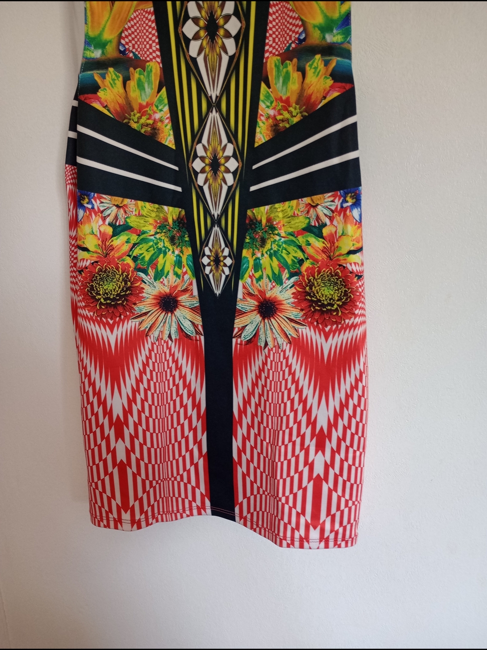 Sleeveless Multicolor Geo-Floral Midi Dress in White and Red Sz. M - Picture 3 of 13